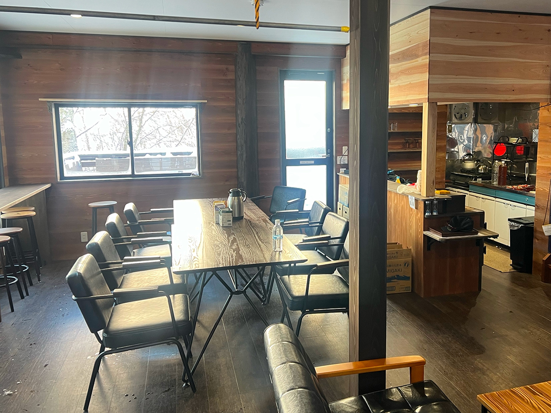 根子岳山荘の内観